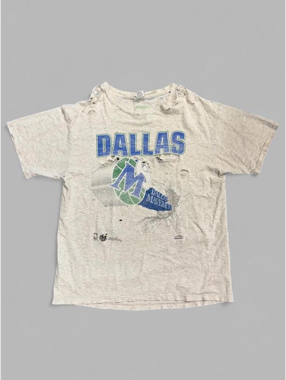 Vintage Distressed Dallas Mavericks NBA Tee